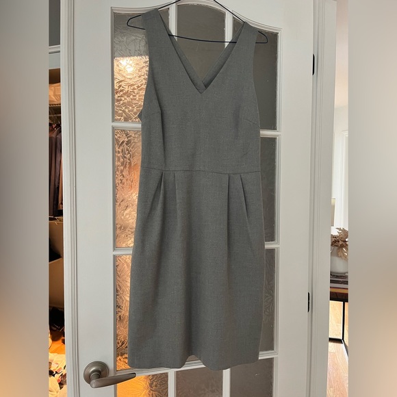 Banana Republic Cocktail Bow Dress - V-neck with pockets - Picture 6 of 8